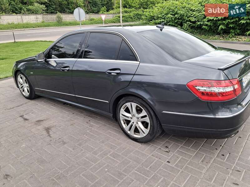 Седан Mercedes-Benz E-Class 2011 в Києві