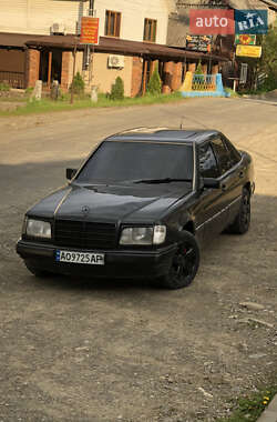 Седан Mercedes-Benz E-Class 1990 в Тячеве