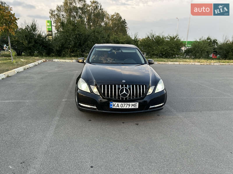 Седан Mercedes-Benz E-Class 2011 в Буче