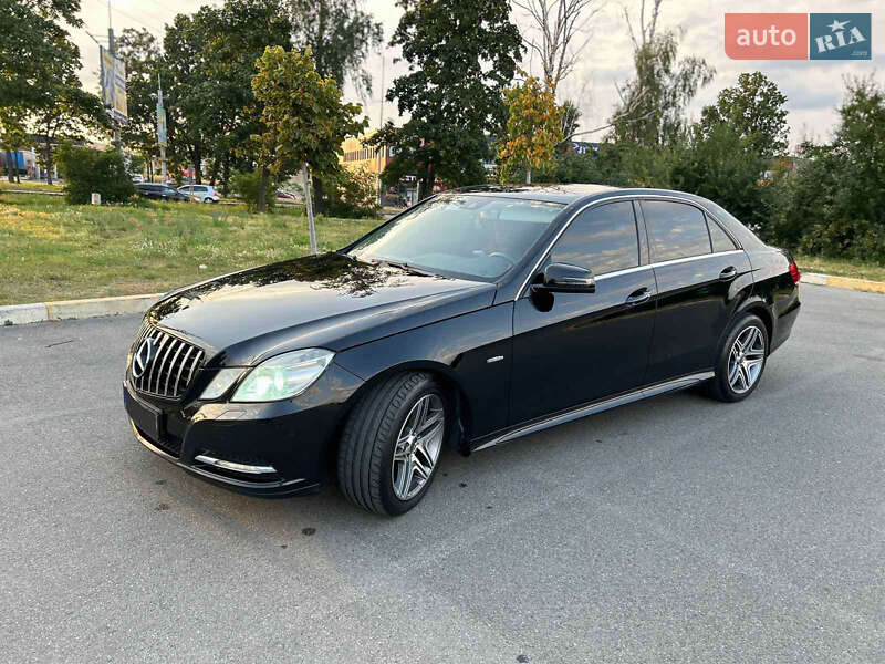 Седан Mercedes-Benz E-Class 2011 в Буче
