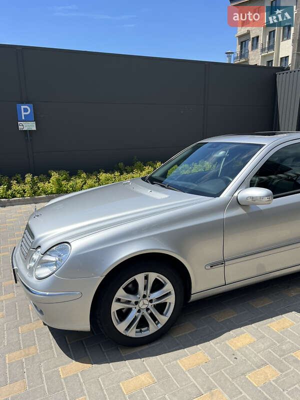 Седан Mercedes-Benz E-Class 2003 в Виннице