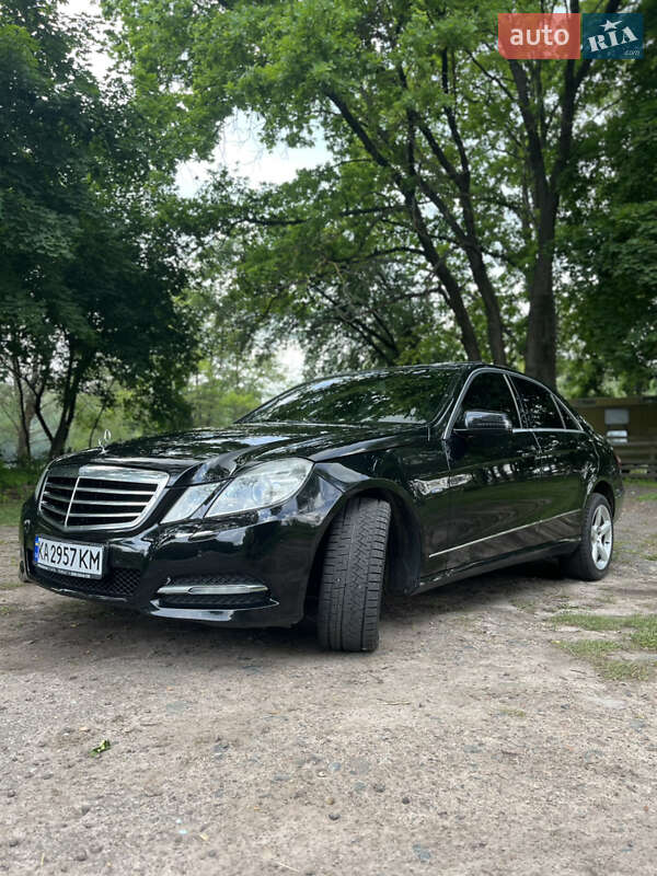 Седан Mercedes-Benz E-Class 2010 в 