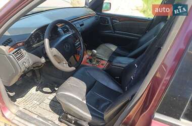Седан Mercedes-Benz E-Class 1995 в 