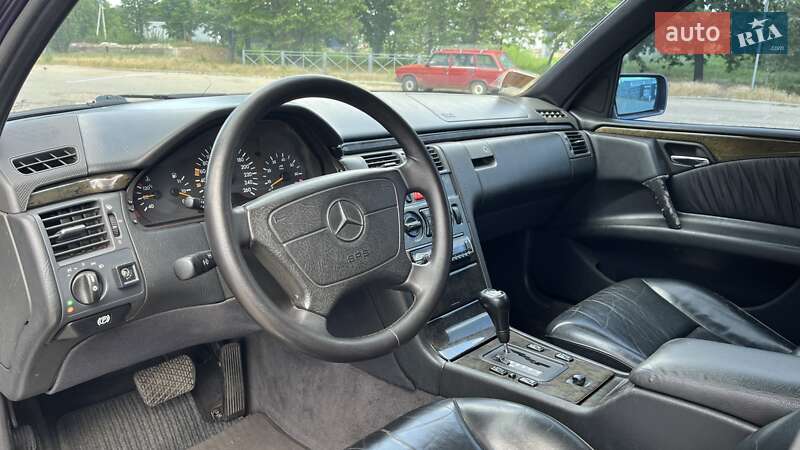 Седан Mercedes-Benz E-Class 1997 в Николаеве