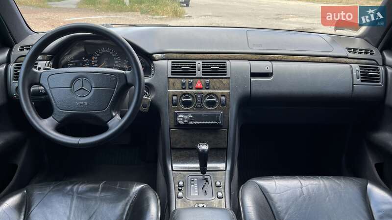 Седан Mercedes-Benz E-Class 1997 в Николаеве