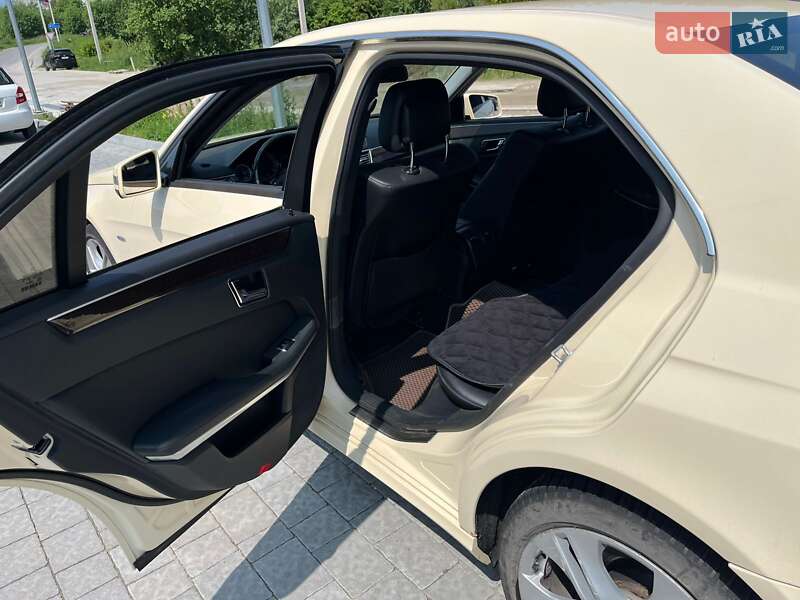 Седан Mercedes-Benz E-Class 2009 в Львові