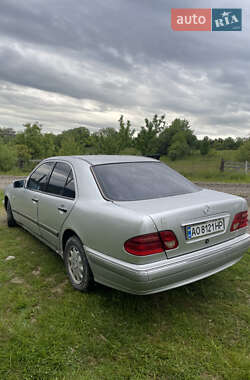 Седан Mercedes-Benz E-Class 1997 в Тересві