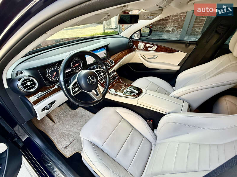 Седан Mercedes-Benz E-Class 2018 в Львове