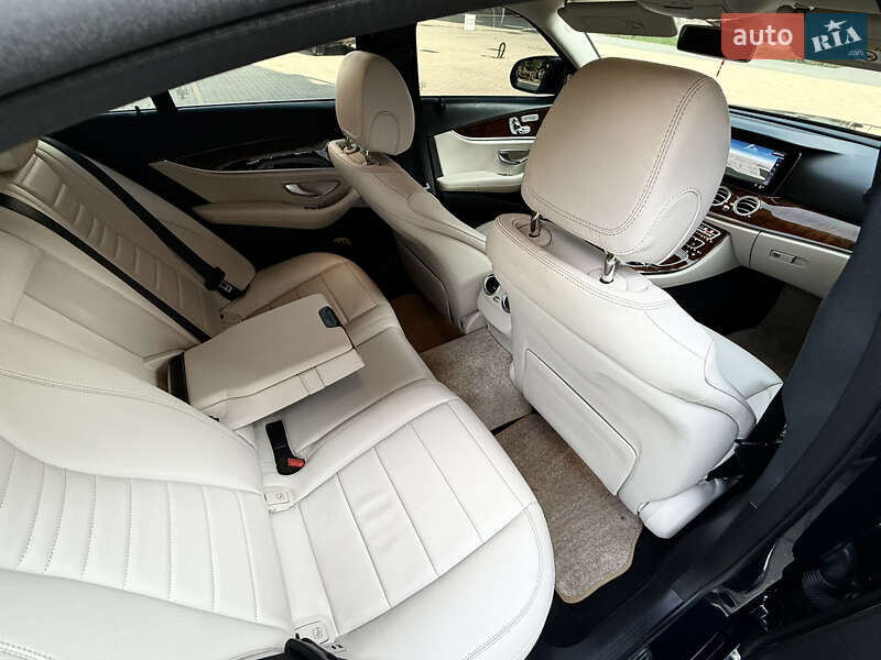 Седан Mercedes-Benz E-Class 2018 в Львове