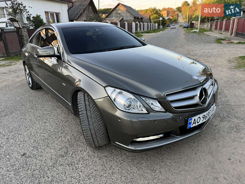 Купе Mercedes-Benz E-Class 2011 в Тересві