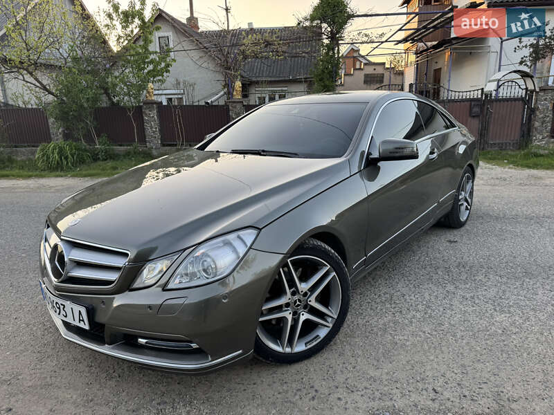 Купе Mercedes-Benz E-Class 2011 в Тересві