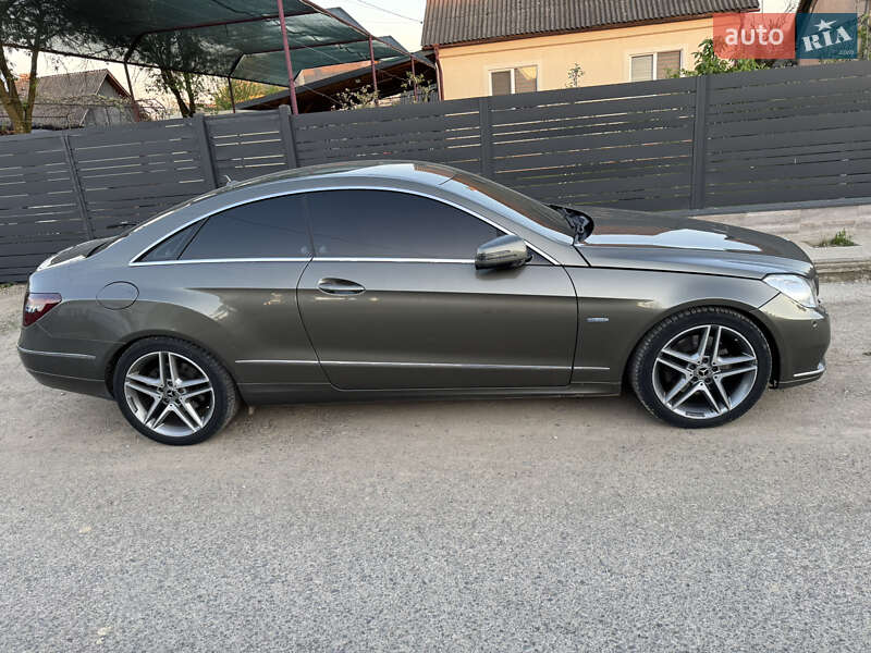 Купе Mercedes-Benz E-Class 2011 в Тересві