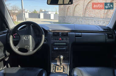 Седан Mercedes-Benz E-Class 2000 в 