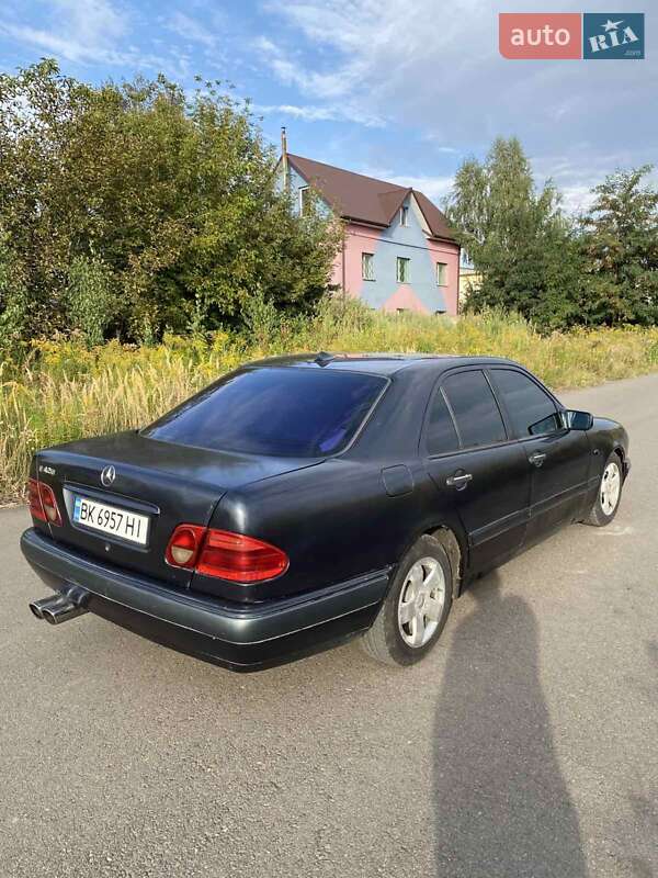 Седан Mercedes-Benz E-Class 1998 в Ровно