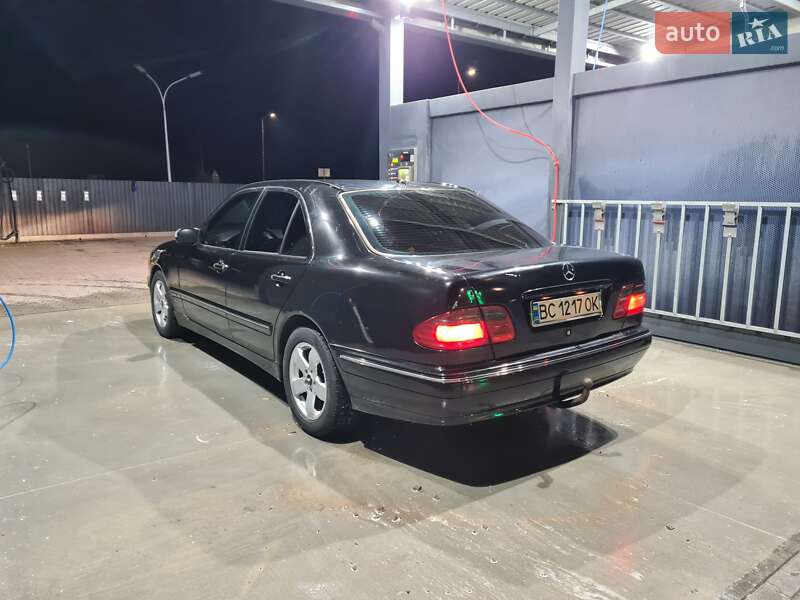 Седан Mercedes-Benz E-Class 2000 в Буске