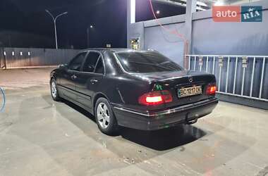 Седан Mercedes-Benz E-Class 2000 в 