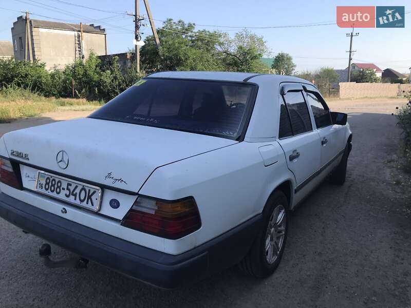 Седан Mercedes-Benz E-Class 1988 в Одессе