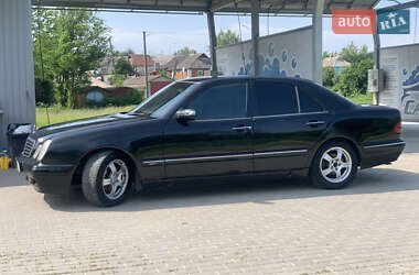 Седан Mercedes-Benz E-Class 2000 в 