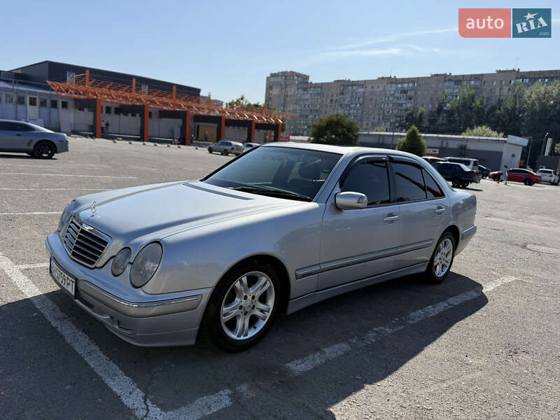 Седан Mercedes-Benz E-Class 2001 в 