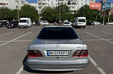 Седан Mercedes-Benz E-Class 2001 в 