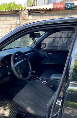Седан Mercedes-Benz E-Class 2000 в 
