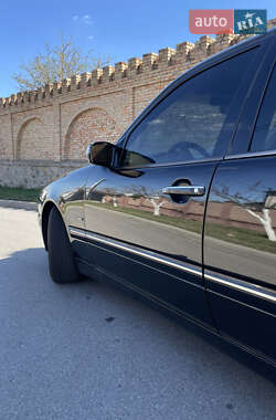 Седан Mercedes-Benz E-Class 2000 в 