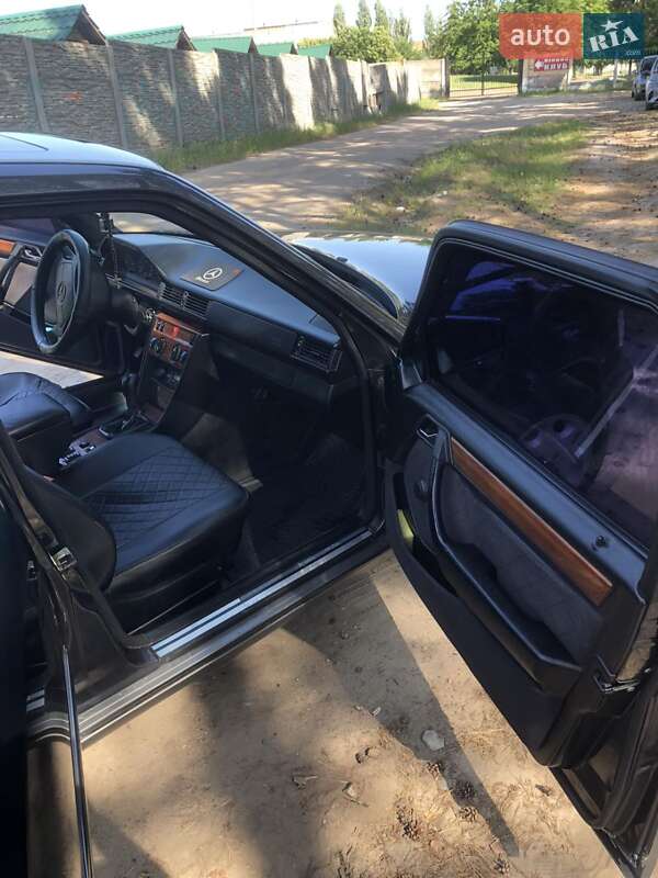 Седан Mercedes-Benz E-Class 1995 в Кропивницькому