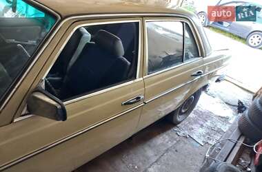Седан Mercedes-Benz E-Class 1981 в 