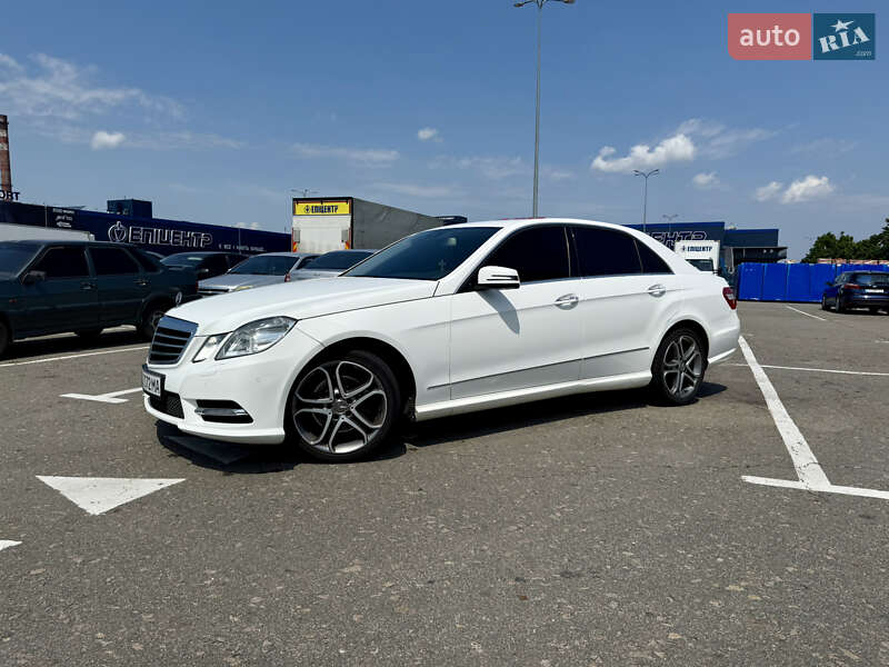Седан Mercedes-Benz E-Class 2012 в Киеве