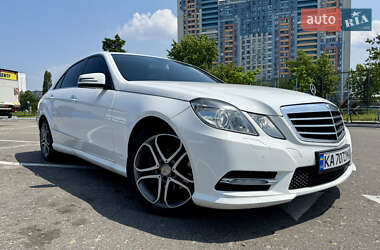 Седан Mercedes-Benz E-Class 2012 в Киеве