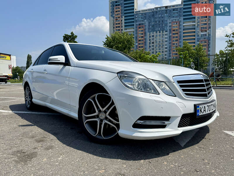 Седан Mercedes-Benz E-Class 2012 в Киеве