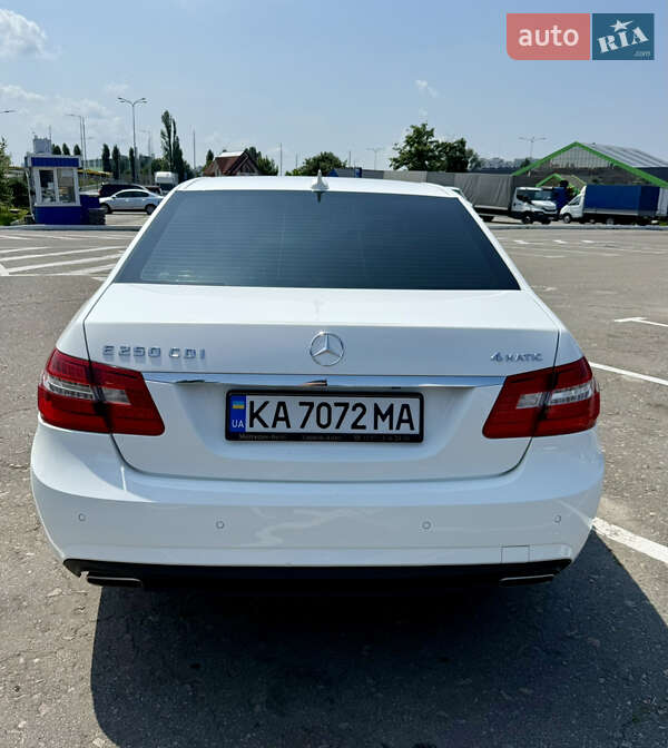 Седан Mercedes-Benz E-Class 2012 в Киеве