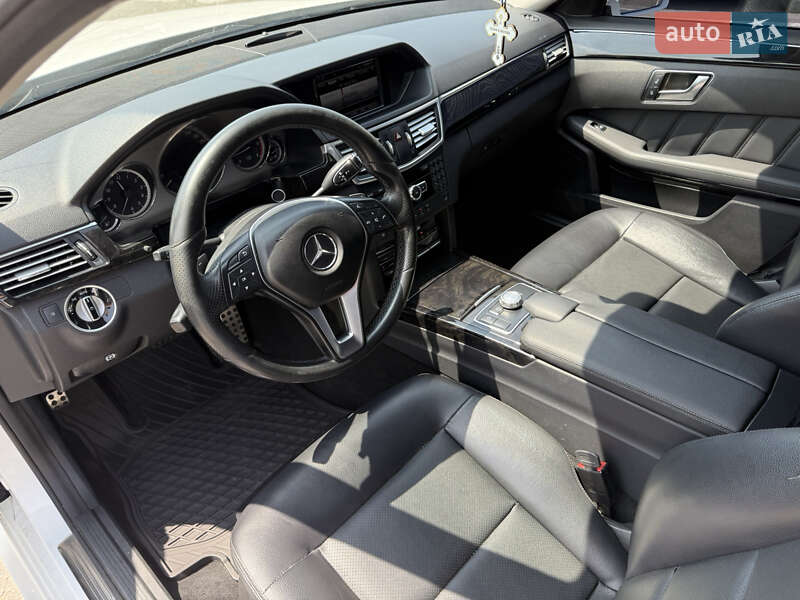 Седан Mercedes-Benz E-Class 2012 в Киеве