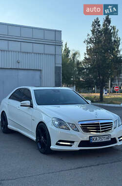 Седан Mercedes-Benz E-Class 2012 в Дніпрі