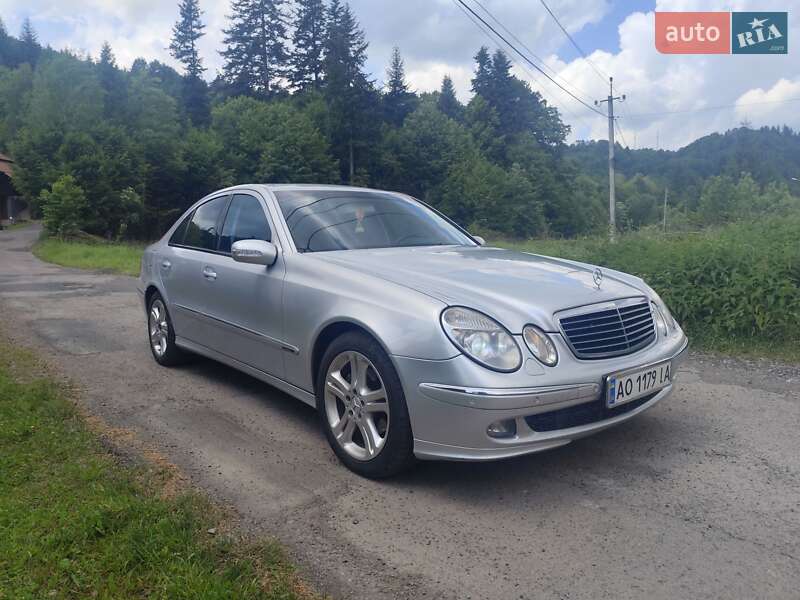 Седан Mercedes-Benz E-Class 2006 в Воловце