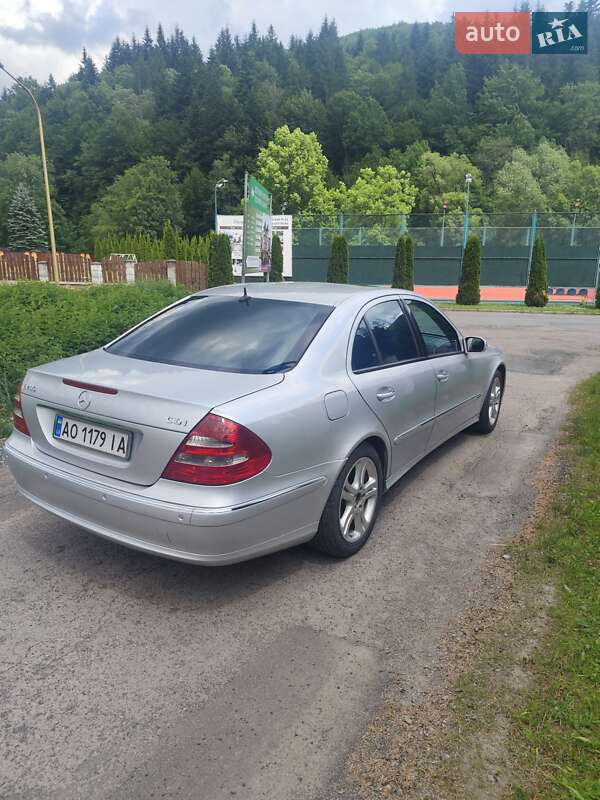 Седан Mercedes-Benz E-Class 2006 в Воловце