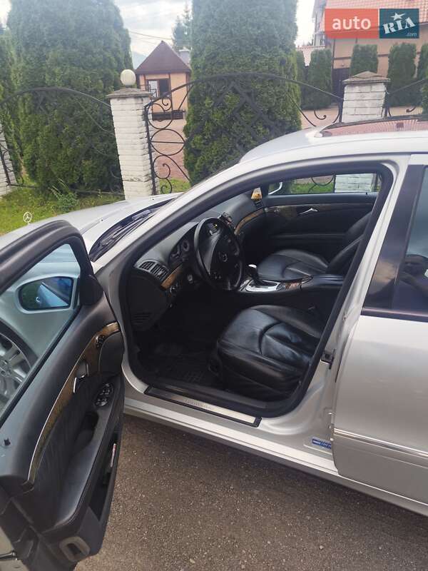 Седан Mercedes-Benz E-Class 2006 в Воловце