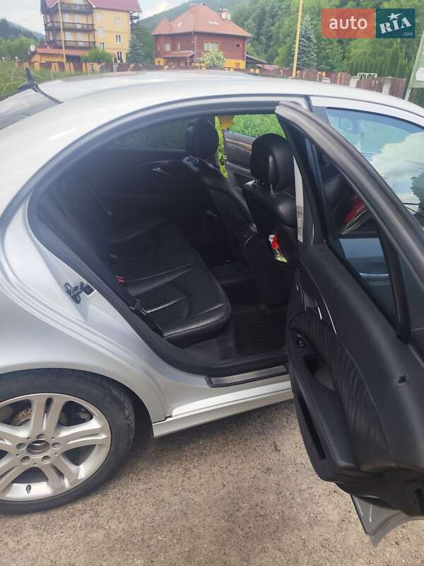 Седан Mercedes-Benz E-Class 2006 в Воловце