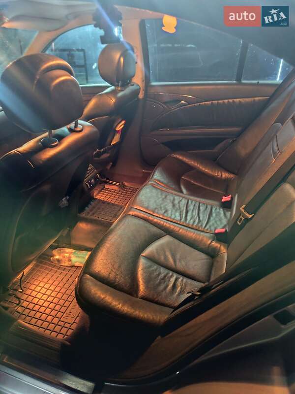 Седан Mercedes-Benz E-Class 2006 в Воловце