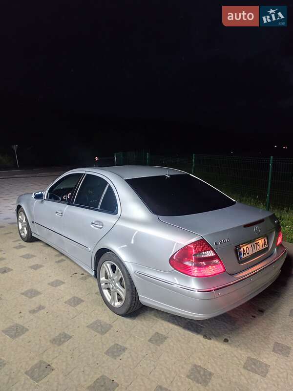 Седан Mercedes-Benz E-Class 2006 в Воловце