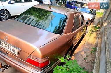 Седан Mercedes-Benz E-Class 1989 в 