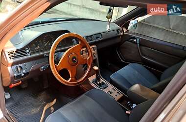 Седан Mercedes-Benz E-Class 1989 в 