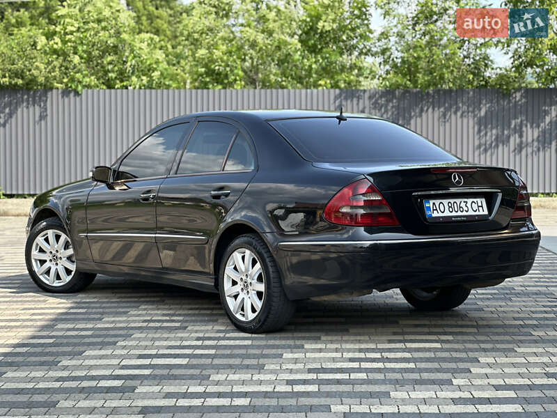 Седан Mercedes-Benz E-Class 2003 в Сваляве