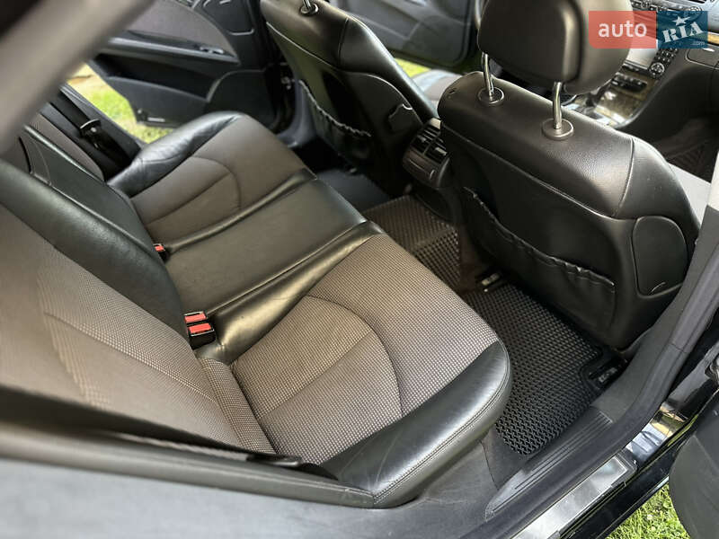 Седан Mercedes-Benz E-Class 2003 в Сваляве