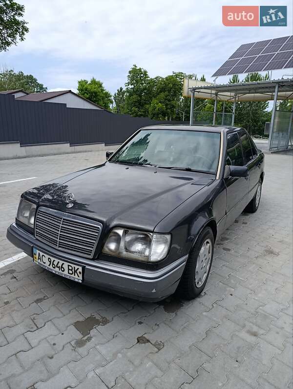 Mercedes-Benz E-Class 1993