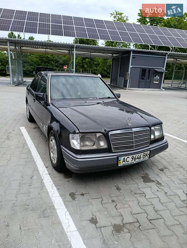 Седан Mercedes-Benz E-Class 1993 в Луцке