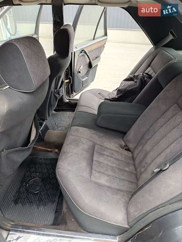 Седан Mercedes-Benz E-Class 1993 в Луцке