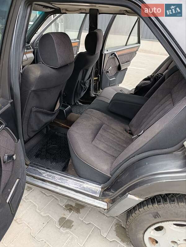 Седан Mercedes-Benz E-Class 1993 в Луцке