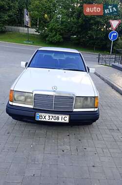 Седан Mercedes-Benz E-Class 1988 в 