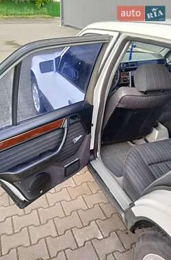 Седан Mercedes-Benz E-Class 1988 в 